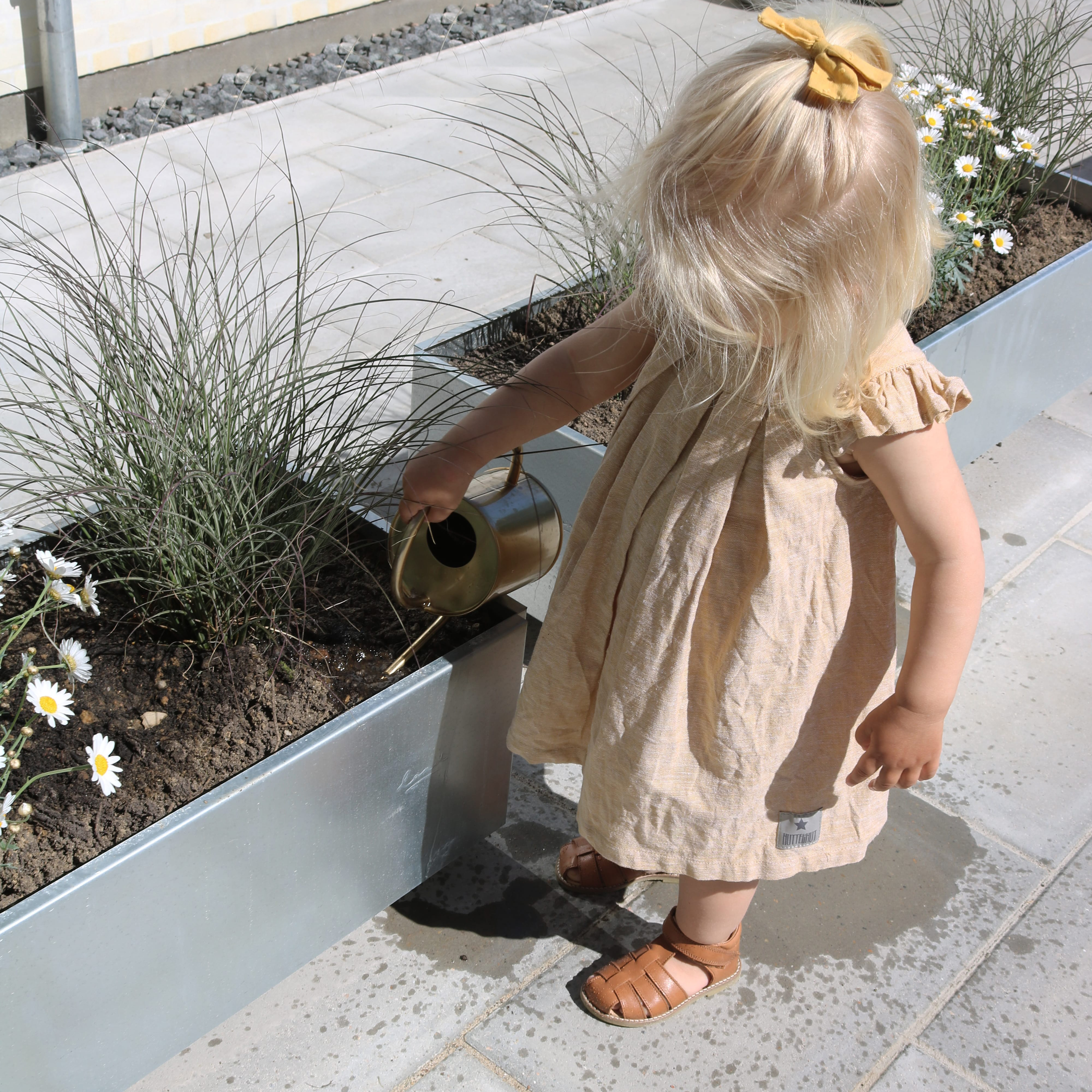 Ta med barnen ut i trädgården!