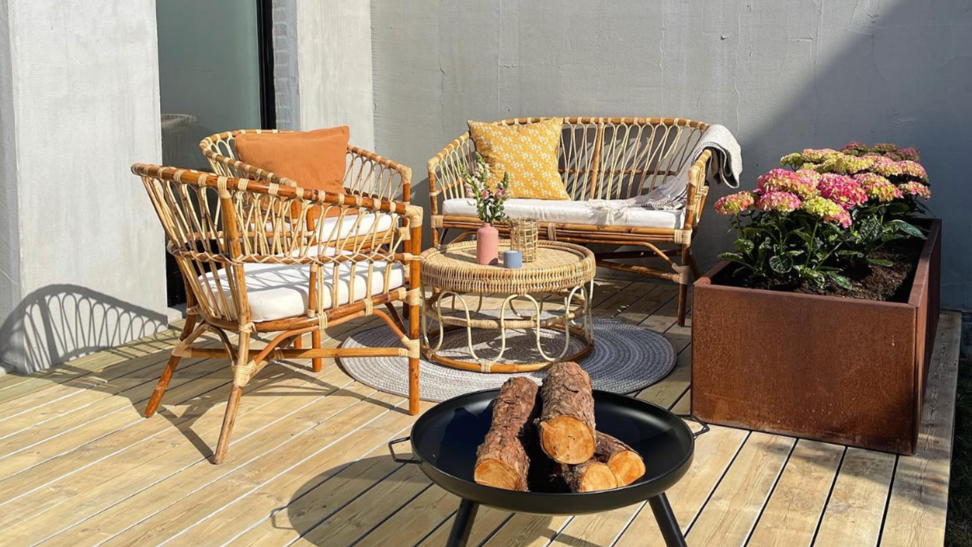 Ut med myset! Så skapar du loungestämning på terrassen