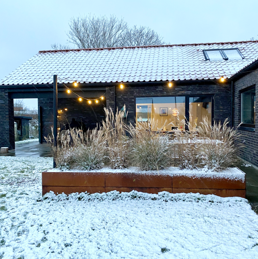 Pynta trädgården med naturliga material och spara energi