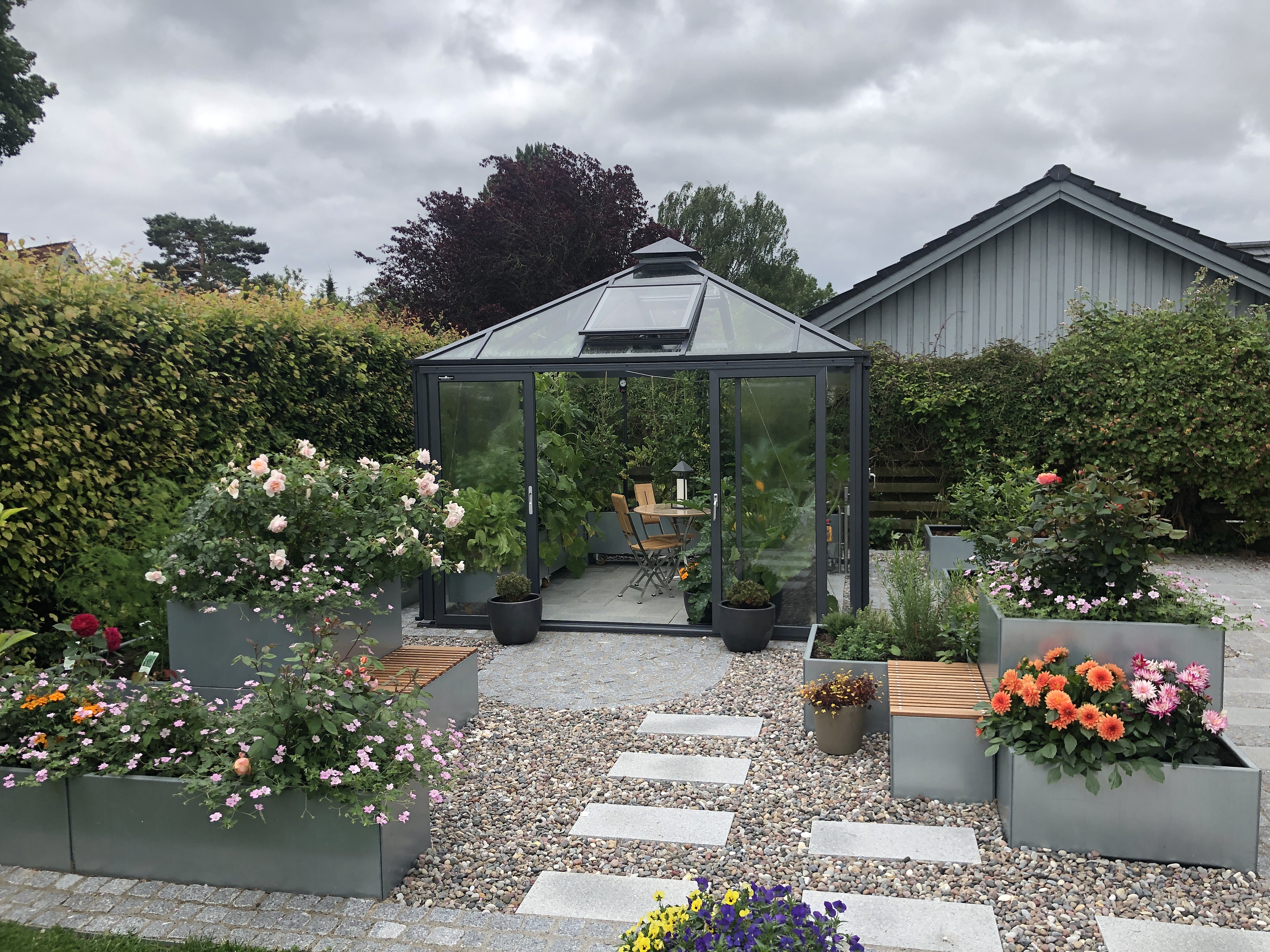 Om att undvika stress och komma ihåg att njuta av sin trädgård